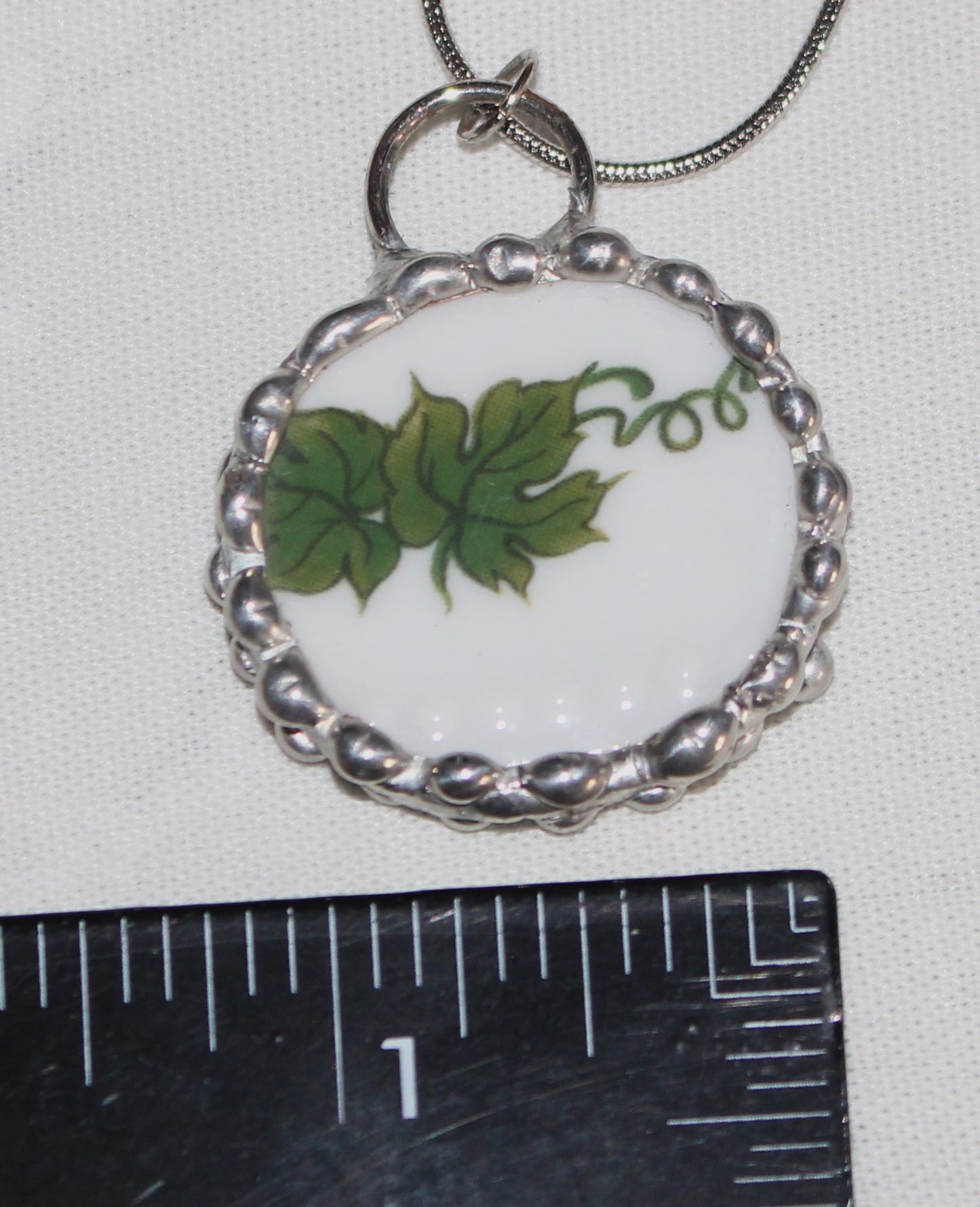 Green And White Ivy Round Pendant