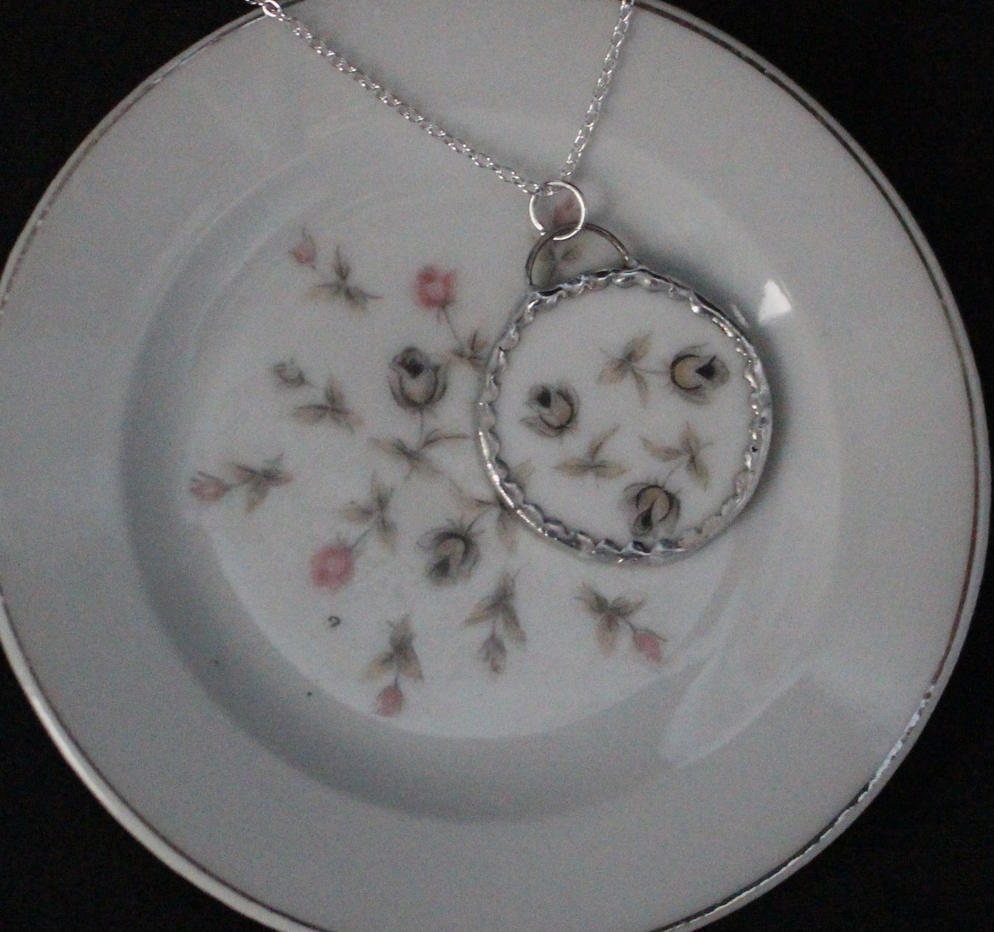 Triple Rose Round Pendant